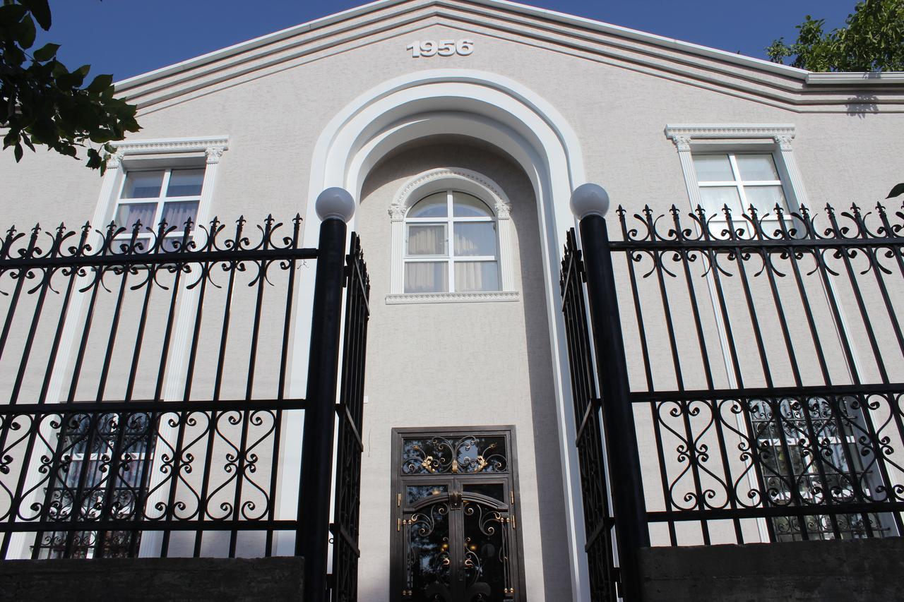 Kok-Art Hotel Jalal-Abad Kültér fotó